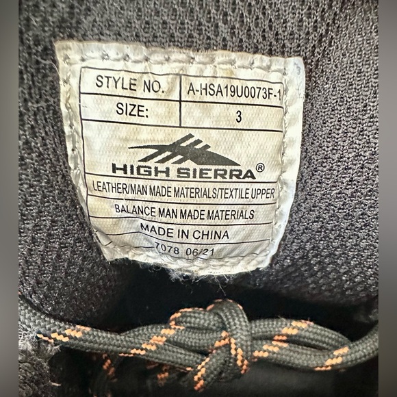 High Sierra hiking boots
Size: 3 - Picture 11 of 11